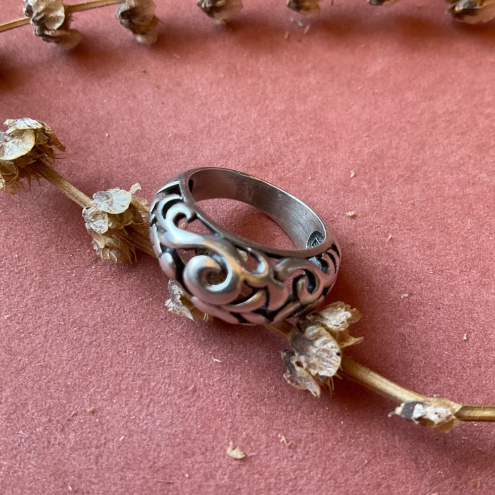 Thai Filigree Sterling Silver Ring - Picture 3 of 6
